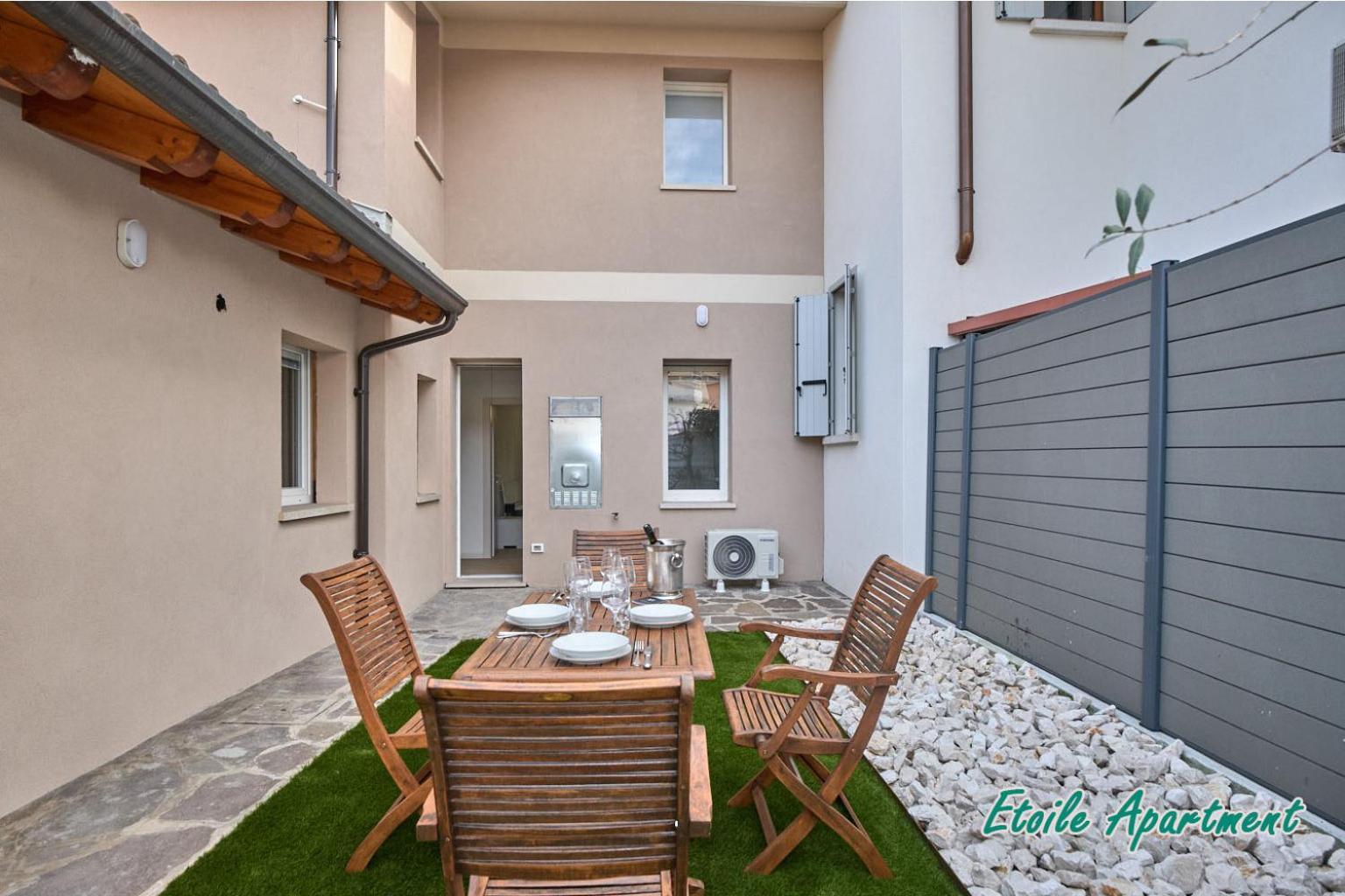 Casa Monique Apartments Дезенцано-дель-Гарда Экстерьер фото